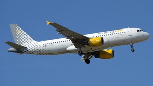 Photo of EC-HQL - Airbus A320-214 operated by Vueling