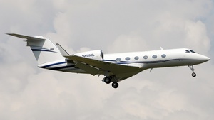 Photo of N450MB - Gulfstream GIV-SP operated by Private