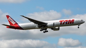 Photo of PT-MUD - Boeing 777-32W(ER) operated by TAM Linhas Aéreas