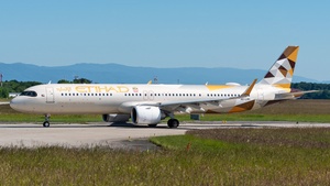 Photo of A6-LRH - Airbus A321-251NX operated by Etihad Airways
