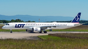 Photo of SP-LEC - Embraer ERJ-195-E2 operated by LOT Polish Airlines