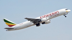 Photo with serial 25014 - Boeing 757-260(PCF)