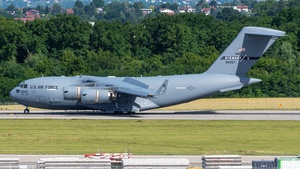 Photo of 98-0057 - Boeing C-17A Globemaster III operated by US Air Force