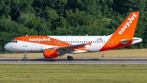 Photo of OE-LQN - Airbus A319-111 operated by easyJet Europe