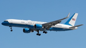 Photo of 09-0016 - Boeing C-32A operated by US Air Force