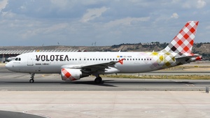 Photo of EC-NQN - Airbus A320-214 operated by Volotea