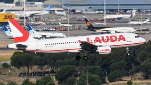 Photo of 9H-LMH - Airbus A320-214 operated by Lauda Europe