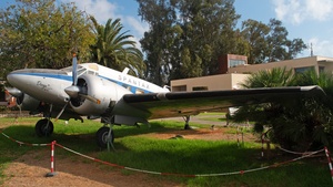 Photo of N9886A - Beechcraft E18S operated by Museo de Aeropuertos y Transporte Aero