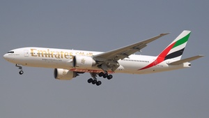 Photo of A6-EWH - Boeing 777-21H(LR) operated by Emirates