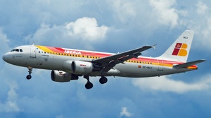 Photo of EC-HUJ - Airbus A320-214 operated by Iberia