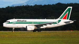 Photo of EI-IMJ - Airbus A319-112 operated by Alitalia