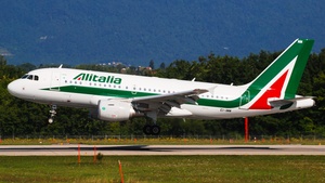 Photo of EI-IMM - Airbus A319-111 operated by Alitalia