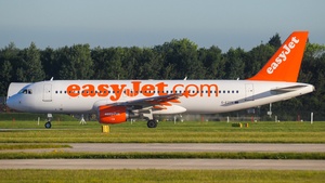Photo of G-EZTE - Airbus A320-214 operated by easyJet