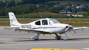 Photo of N576CD - Cirrus SR22 G2 GTS operated by Aéroclub du Bassin d'Arcachon