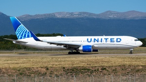 Photo of N641UA - Boeing 767-322(ER) operated by United Airlines