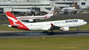 Photo of VH-EBL - Airbus A330-203 operated by Qantas