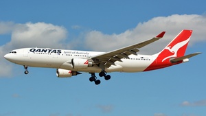 Photo of VH-EBJ - Airbus A330-202 operated by Qantas