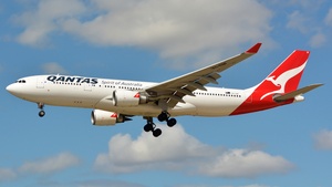 Photo of VH-EBF - Airbus A330-202 operated by Qantas