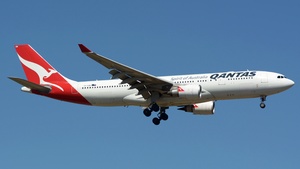 Photo of VH-EBM - Airbus A330-202 operated by Qantas