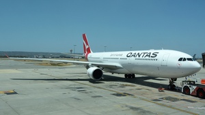 VH-QPH - Airbus A330-303