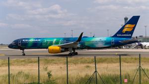 Photo of TF-FIU - Boeing 757-256 operated by Icelandair