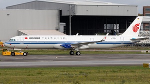 Photo of D-AZXY - Airbus A321-252NX operated by Air China