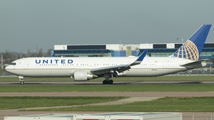 Photo of N686UA - Boeing 767-3CB(ER) operated by United Airlines