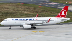 Photo of TC-JTT - Airbus A320-232 operated by Turkish Airlines