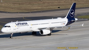 Photo of D-AIRX - Airbus A321-131 operated by Lufthansa