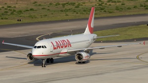 Photo of 9H-LOW - Airbus A320-233 operated by Lauda Europe