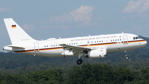Photo of 15+01 - Airbus A319-133(CJ) operated by German Air Force