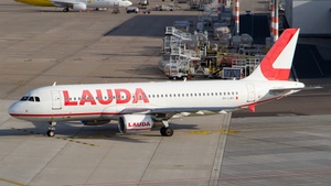 Photo of 9H-LMH - Airbus A320-214 operated by Lauda Europe
