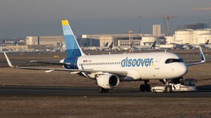 Photo of D-AIUX - Airbus A320-214 operated by Discover Airlines