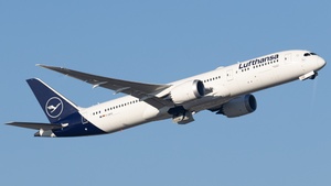 Photo of D-ABPE - Boeing 787-9 Dreamliner operated by Lufthansa