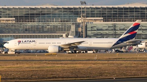 Photo of PT-MUE - Boeing 777-32W(ER) operated by LATAM Airlines Brasil
