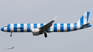 Photo of D-AIAF - Airbus A321-211 operated by Condor