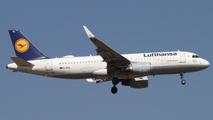 Photo of D-AIUL - Airbus A320-214 operated by Lufthansa