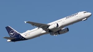 Photo of D-AIRW - Airbus A321-131 operated by Lufthansa
