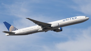 Photo of N2737U - Boeing 777-322(ER) operated by United Airlines