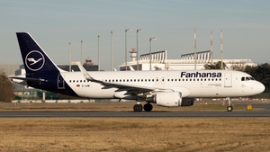 Photo of D-AIWI - Airbus A320-214 operated by Lufthansa
