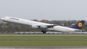 Photo of D-AIHX - Airbus A340-642 operated by Lufthansa