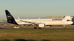 Photo of D-AIOA - Airbus A321-251NX operated by Lufthansa
