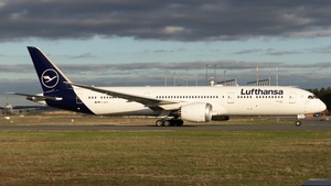 Photo of D-ABPG - Boeing 787-9 Dreamliner operated by Lufthansa