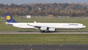 Photo of D-AIHW - Airbus A340-642 operated by Lufthansa