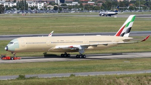 Photo of F-WZFD - Airbus A350-941 operated by Emirates