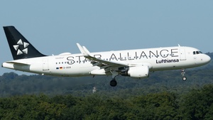 Photo of D-AIUA - Airbus A320-214 operated by Lufthansa
