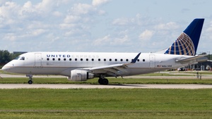 Photo of N863RW - Embraer ERJ-170SE operated by United Express (opb Republic Airways)