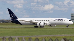 Photo of D-ABPB - Boeing 787-9 Dreamliner operated by Lufthansa