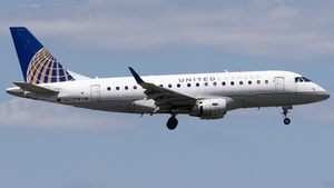 Photo of N642RW - Embraer ERJ-170SE operated by United Express (opb Republic Airways)