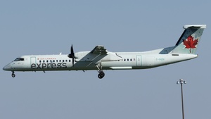 Photo of C-GGOI - Bombardier DHC-8-402 Dash 8 Q400 operated by Air Canada Express (opb Jazz Air)